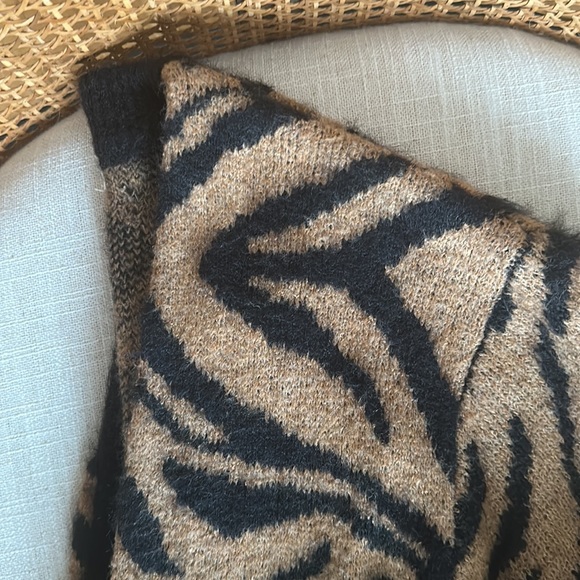 H&M Zebra Print Jacquard-knit Cardigan - Picture 4 of 5
